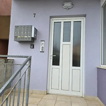Valent-fast Wifi, Free Parking,balcony,near The *