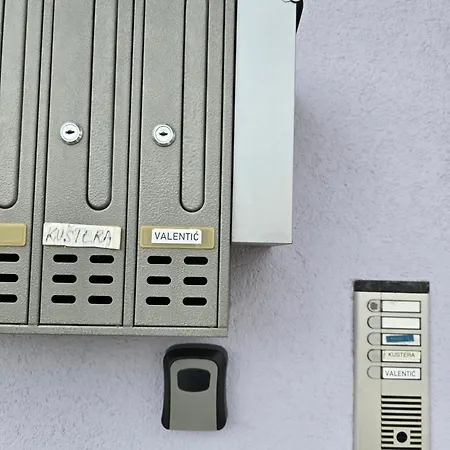 Valent-fast Wifi, Free Parking,balcony,near The 자다르