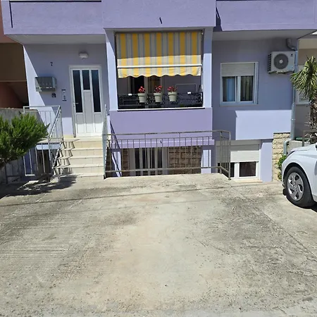 Valent-fast Wifi, Free Parking,balcony,near The 아파트 *