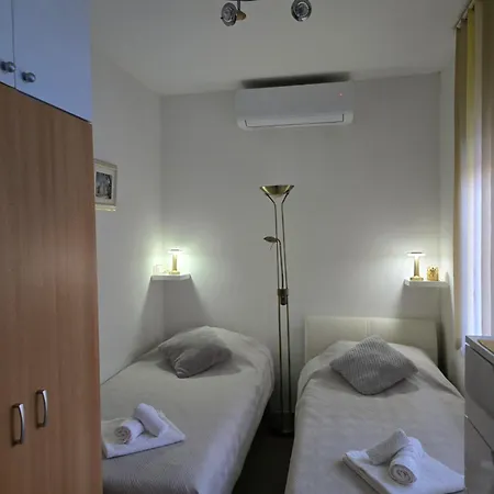 Valent-fast Wifi, Free Parking,balcony,near The * 자다르
