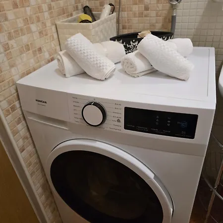 Valent-fast Wifi, Free Parking,balcony,near The 아파트 *