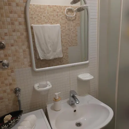 Valent-fast Wifi, Free Parking,balcony,near The *