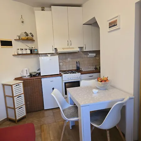 Valent-fast Wifi, Free Parking,balcony,near The 아파트