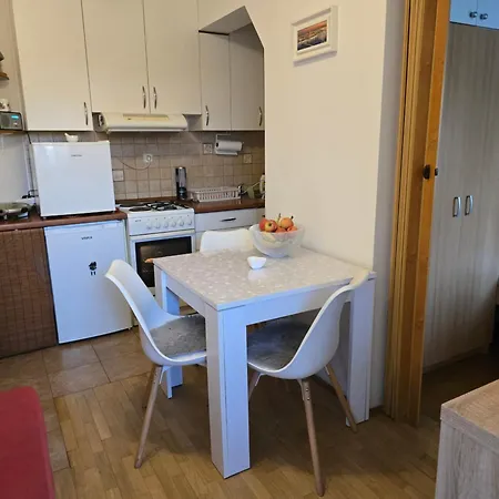 Valent-fast Wifi, Free Parking,balcony,near The 아파트 *