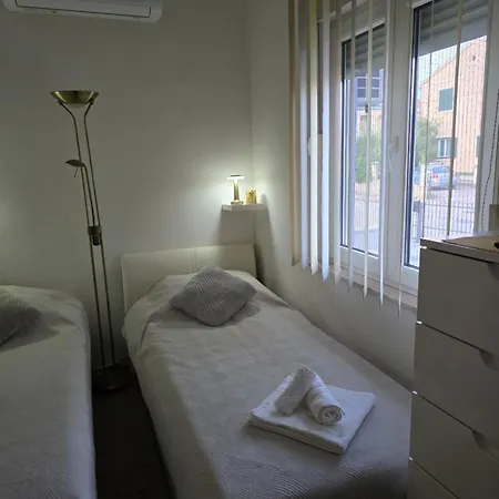 Valent-fast Wifi, Free Parking,balcony,near The * 자다르