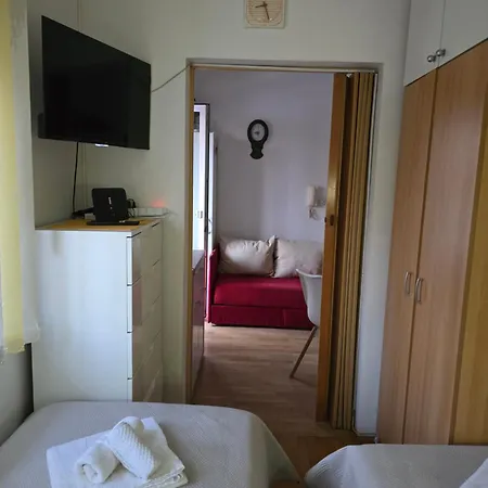 Valent-fast Wifi, Free Parking,balcony,near The