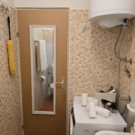 Valent-fast Wifi, Free Parking,balcony,near The 아파트