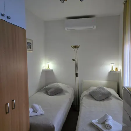아파트 Valent-fast Wifi, Free Parking,balcony,near The 자다르