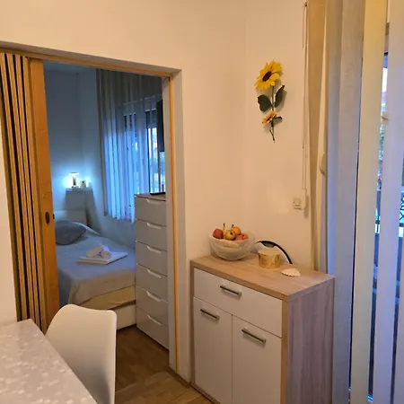 Valent-fast Wifi, Free Parking,balcony,near The