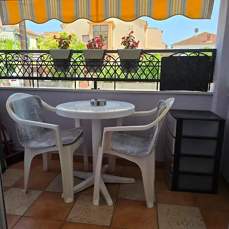 아파트 Valent-fast Wifi, Free Parking,balcony,near The *