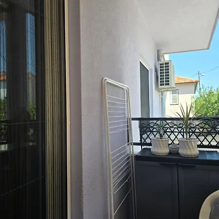아파트 Valent-fast Wifi, Free Parking,balcony,near The *