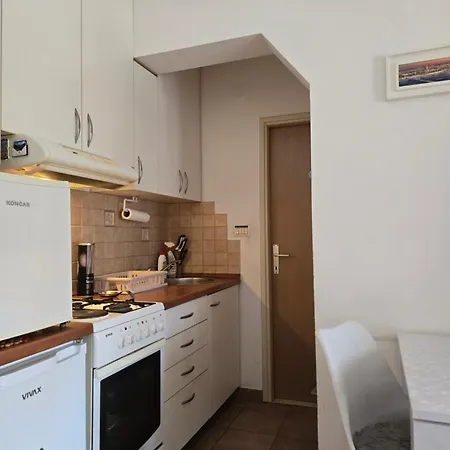 Valent-fast Wifi, Free Parking,balcony,near The 아파트 *