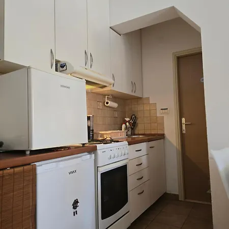 Valent-fast Wifi, Free Parking,balcony,near The
