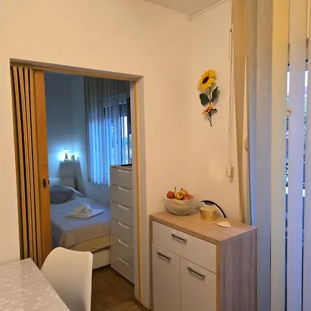 Valent-fast Wifi, Free Parking,balcony,near The *